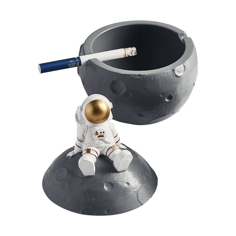 Cendrier-boule Cendrier fermé astronaute sur lune, boule en résine, design cosmique.