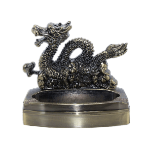 Cendrier dragon chinois détaillé en acier patiné sombre, briquet intégré dans gueule.