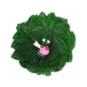 Cendrier résine design feuille de cannabis verte avec visage cartoon fumeur.