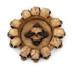 Cendrier rond "Ronde des Morts" en résine sculptée, crânes mexicains détaillés.