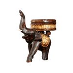 Cendrier éléphant africain vintage en bois sculpté main, trompe levée.