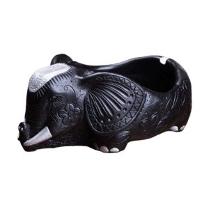 Cendrier design éléphant noir en résine, motifs sculptés élégants.