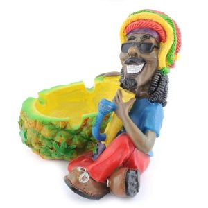 Cendrier résine Rasta Bang, personnage souriant, bonnet rasta, ananas vert couleurs vives.
