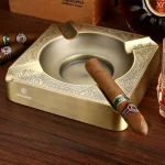 Cendrier-cigare-carre-avec-gravures